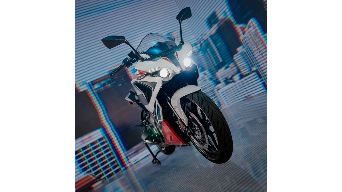 2025 Bajaj Pulsar RS200
